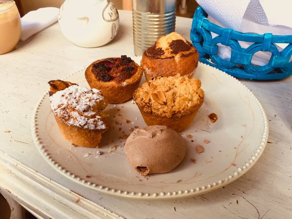 How to Create a Gourmet Cornish Saffron Cake with a Honey Glaze?