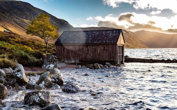 What Strategies Can Maximize the Returns on Holiday Homes in the Scottish Highlands?
